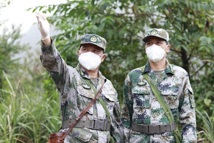 凌尚前：41年坚守 矗立南国边陲的“忠诚界碑”