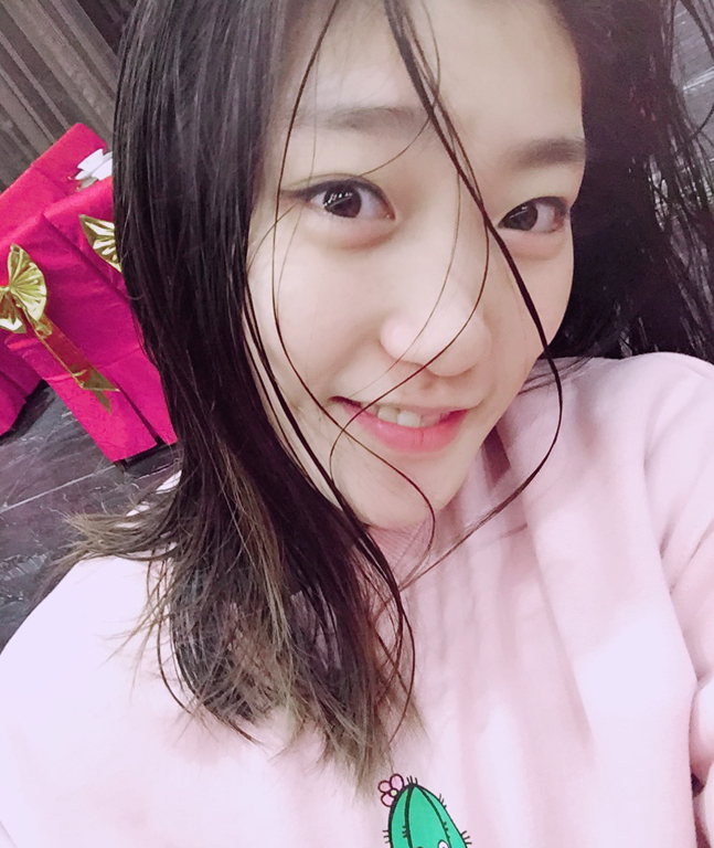 中国女篮新晋女神私照曝光 爱自拍+甜品潮牌