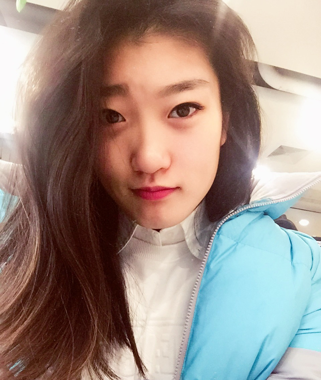 中国女篮新晋女神私照曝光 爱自拍+甜品潮牌