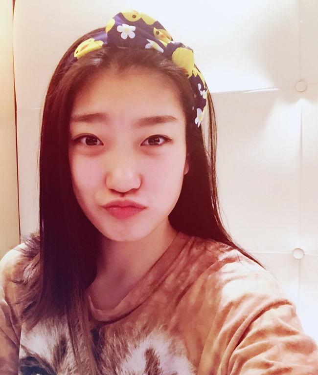 中国女篮新晋女神私照曝光 爱自拍+甜品潮牌