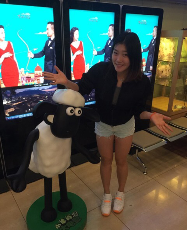 中国女篮新晋女神私照曝光 爱自拍+甜品潮牌