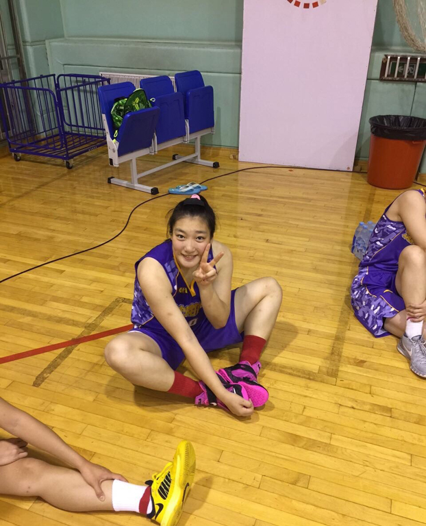 中国女篮新晋女神私照曝光 爱自拍+甜品潮牌