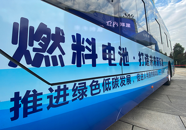 西部首条氢燃料电池重卡示范线在四川内江运营_fororder_4示范线首发仪式现场（摄影-王斌）