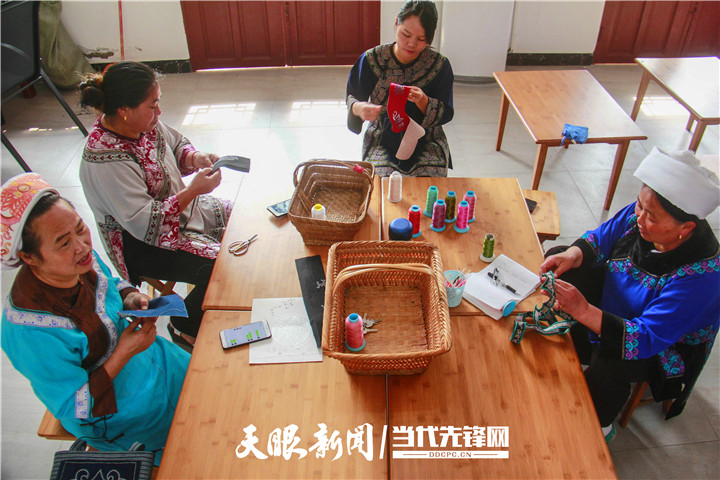 唱支山歌给党听：她把水族脱贫的故事“穿”到北京