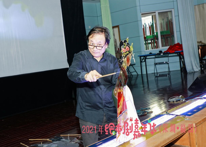 “2021年绘本剧嘉年华(深圳•福田) 暨绘本剧大赛”在深圳举行_fororder_国家一级演员李建新老师在“2021绘本剧嘉年华(深圳·福田) 暨邀请剧进校园”福民小学现场演出