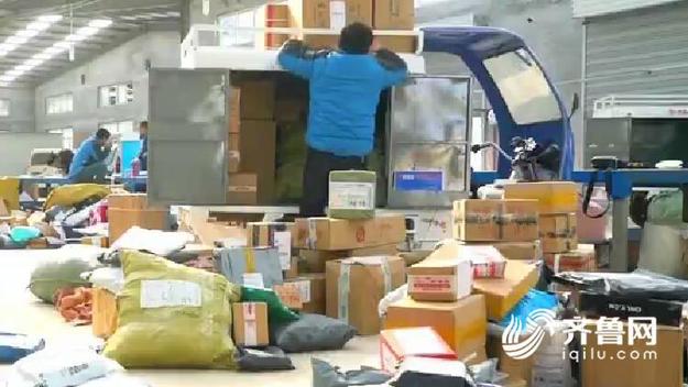 【社会广角（图片+摘要）】“双十一”考验快递业 最后一公里成新瓶颈