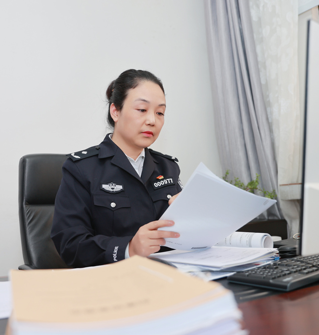 （转载）3位民警入围2021年度四川“十大法治人物”候选名单 快来为他们点赞