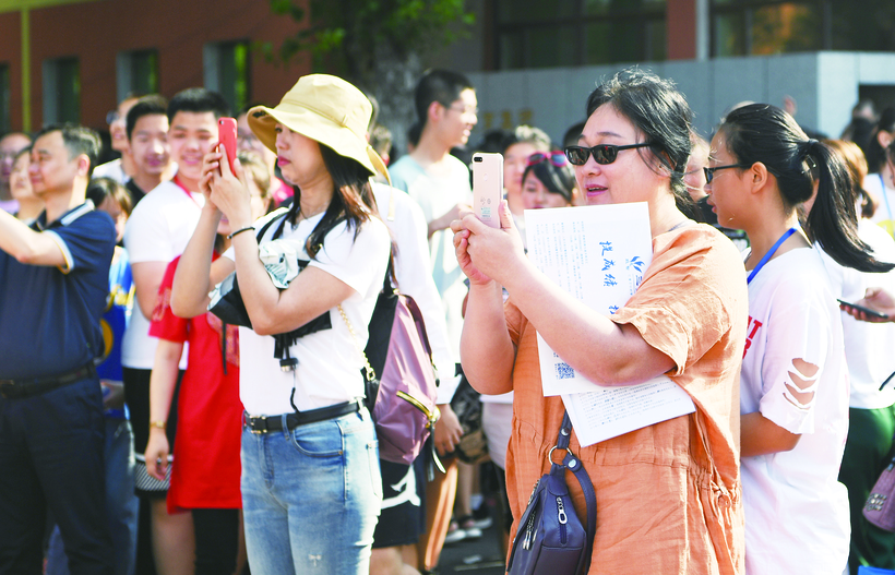 长春市6万余名考生走入中考考场