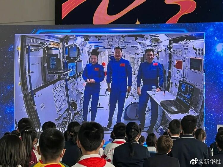 中国空间站首次太空授课，太精彩了！