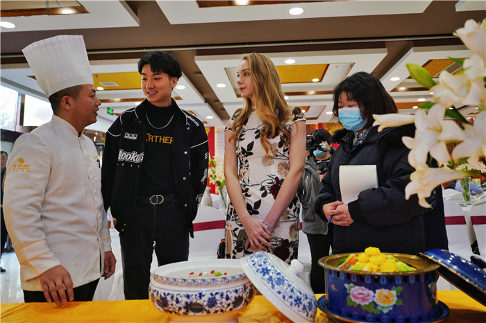 【原创】外国友人感受聊城美食 “外眼看聊城”主题系列活动第二场拉开帷幕_fororder_3