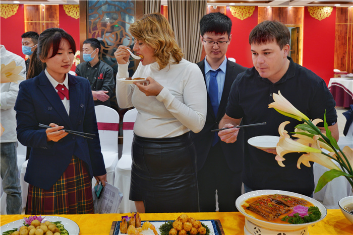 【原创】外国友人感受聊城美食 “外眼看聊城”主题系列活动第二场拉开帷幕_fororder_5