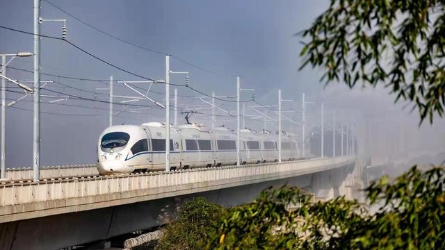 高铁开进大美湘西！张吉怀高铁今日通车