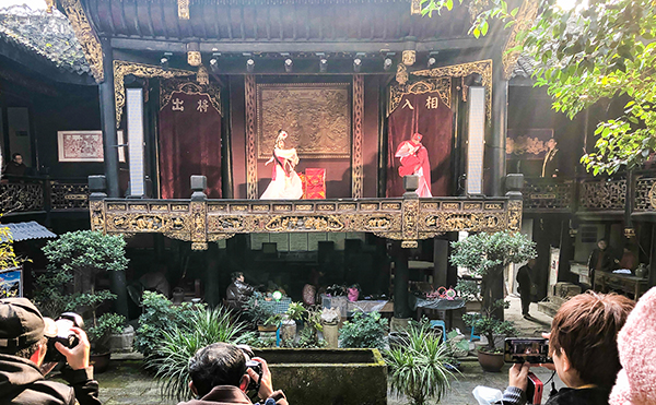 自贡：赏美景 品美食 观川剧 细品高速发展下的贡井慢生活_fororder_5陈家祠堂观川剧折子戏（摄影-冯常英）