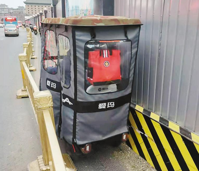 （转载）西门外“最窄”非机动车道 仅容一辆电动车通过_fororder_QQ图片20211208094242