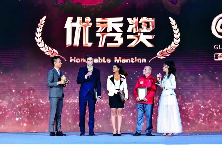 封面故事丨中国政府友谊奖获得者莫言：向世界介绍新时代的中国