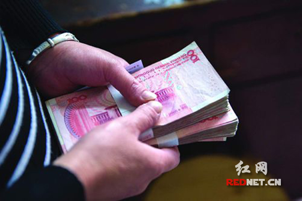 盲爸爸去世后募捐账户却未销 爱心善款去哪了