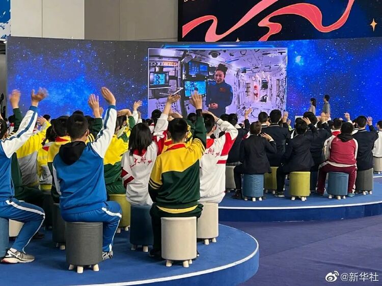 中国空间站首次太空授课，太精彩了！