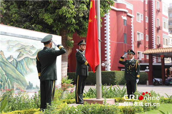 图片默认标题_fororder_升国旗