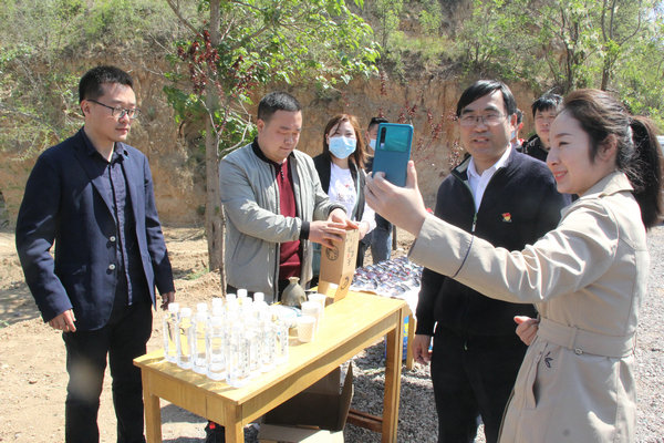 【B】三门峡市湖滨区东坡村村民党强：酿酒酿出幸福新生活