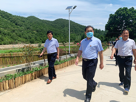 【平顶山市委宣传部主办】【B有修改】平顶山市启动“脱贫攻坚走基层 小康路上看变化”央媒省媒集中采访活动
