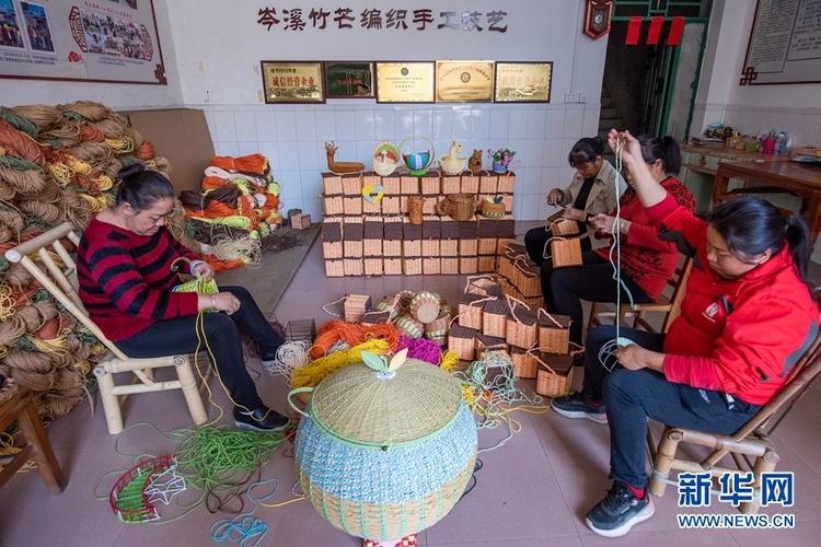 广西岑溪：小竹芒大产业 非遗传承后继有人