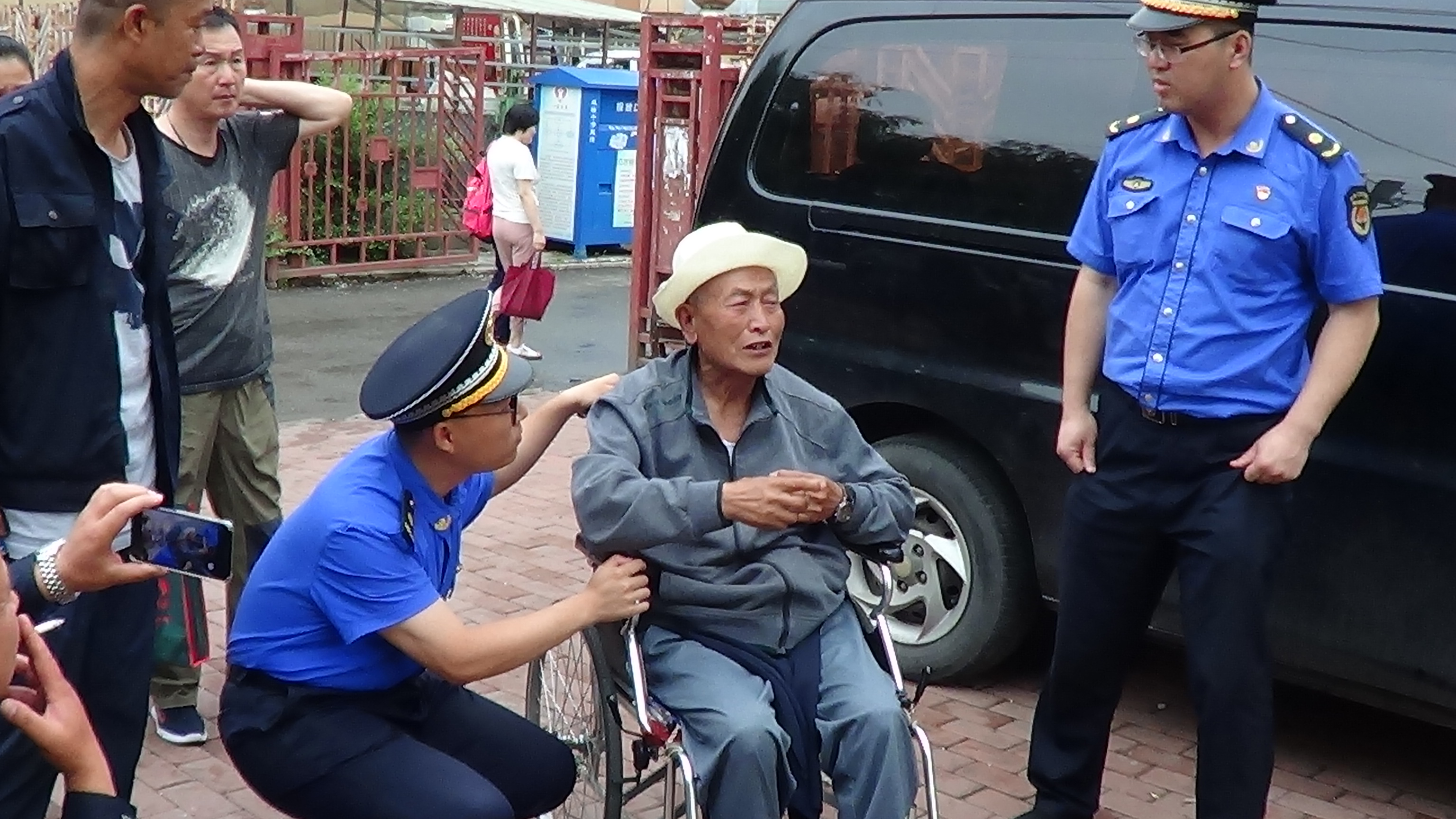 【黑龙江】【供稿】哈尔滨市平房区：扶困助残  拆违中见真情