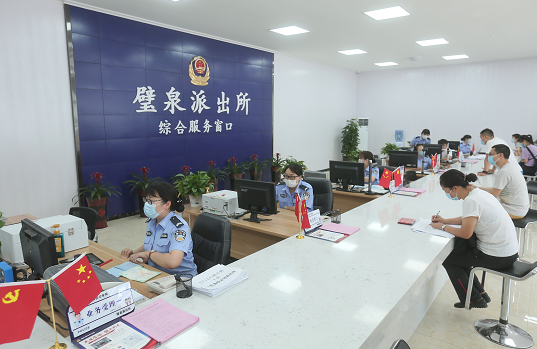 【A】深入推进民生警务 重庆市41个派出所综合服务窗口正式运行
