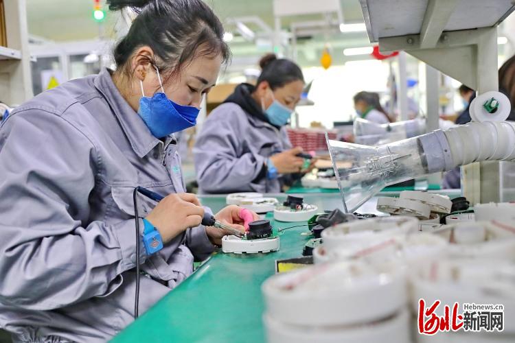 河北秦皇岛：赶制订单生产忙