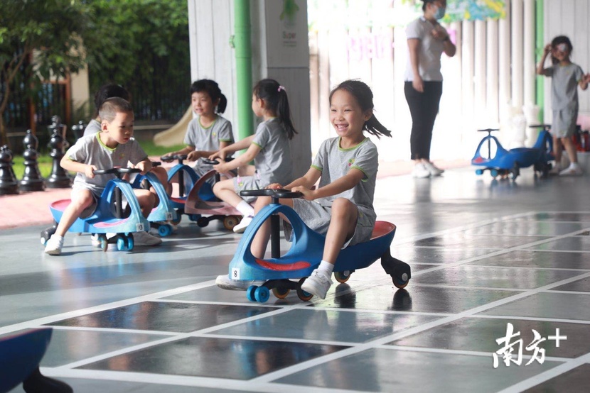 入园可摘口罩，实行弹性上学！深圳最小萌娃返园啦