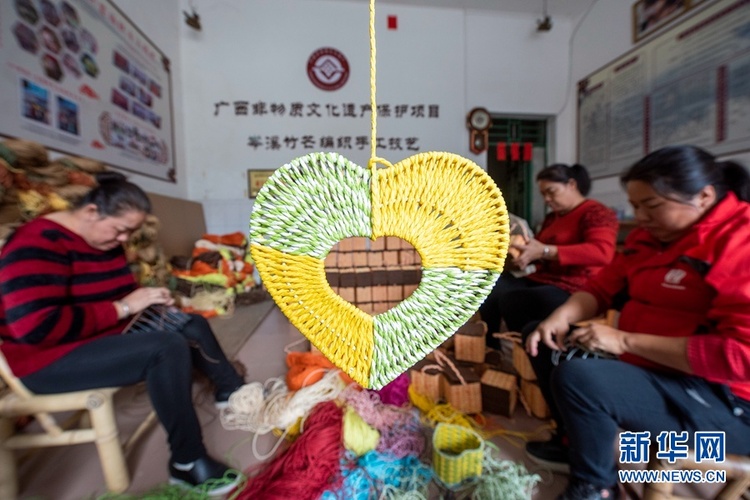 广西岑溪：小竹芒大产业 非遗传承后继有人