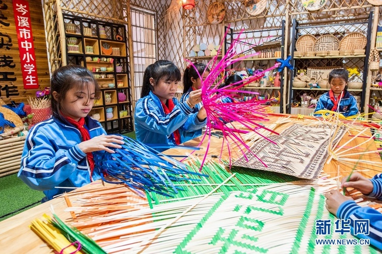 广西岑溪：小竹芒大产业 非遗传承后继有人