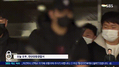 袭击素媛案罪犯的男子被拘留 戴手铐喊：赵斗淳先拿的锤子