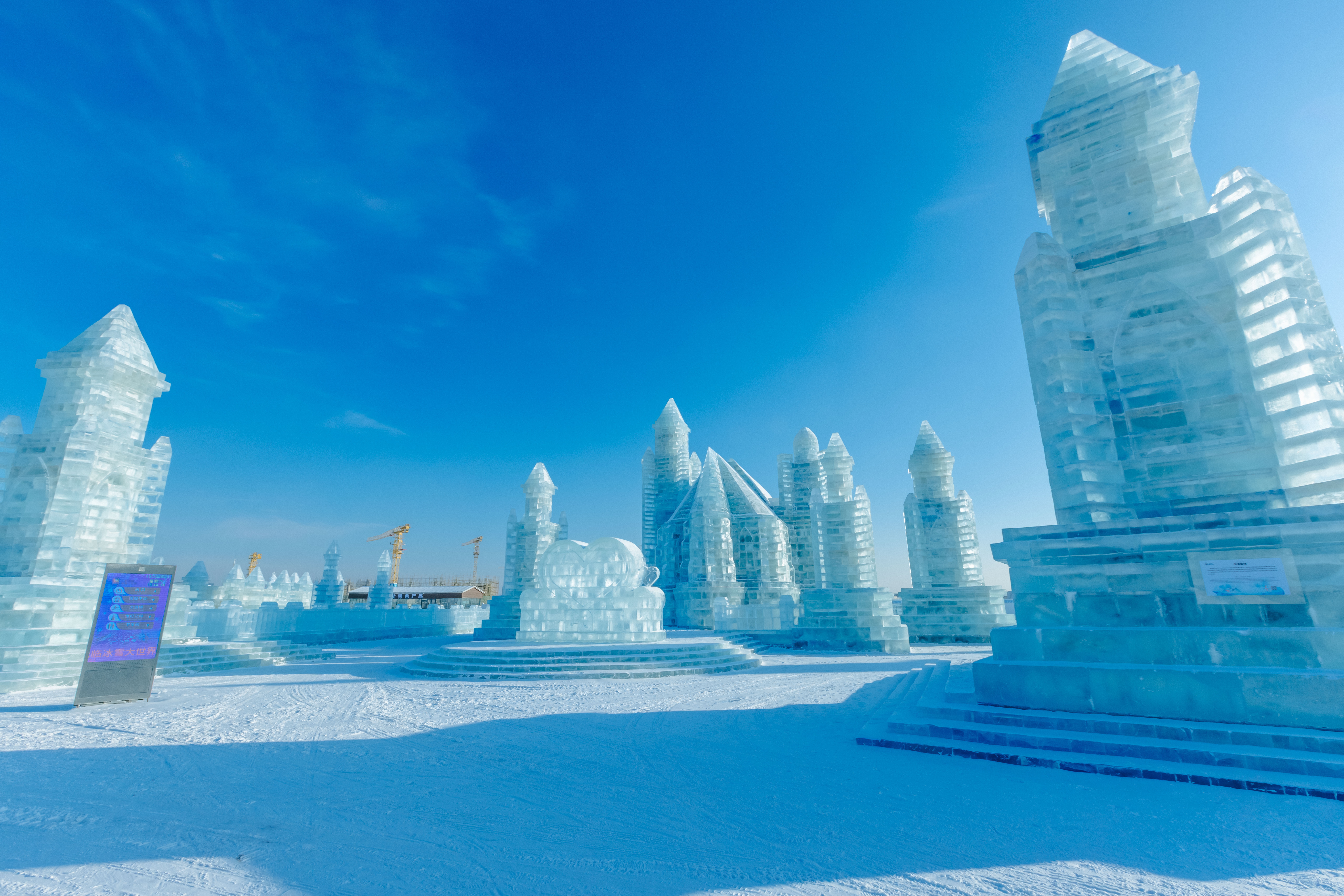 流光溢彩的“冰雪王国”邀您来赏 第二十三届哈尔滨冰雪大世界开园迎客_fororder_1Y0A0955