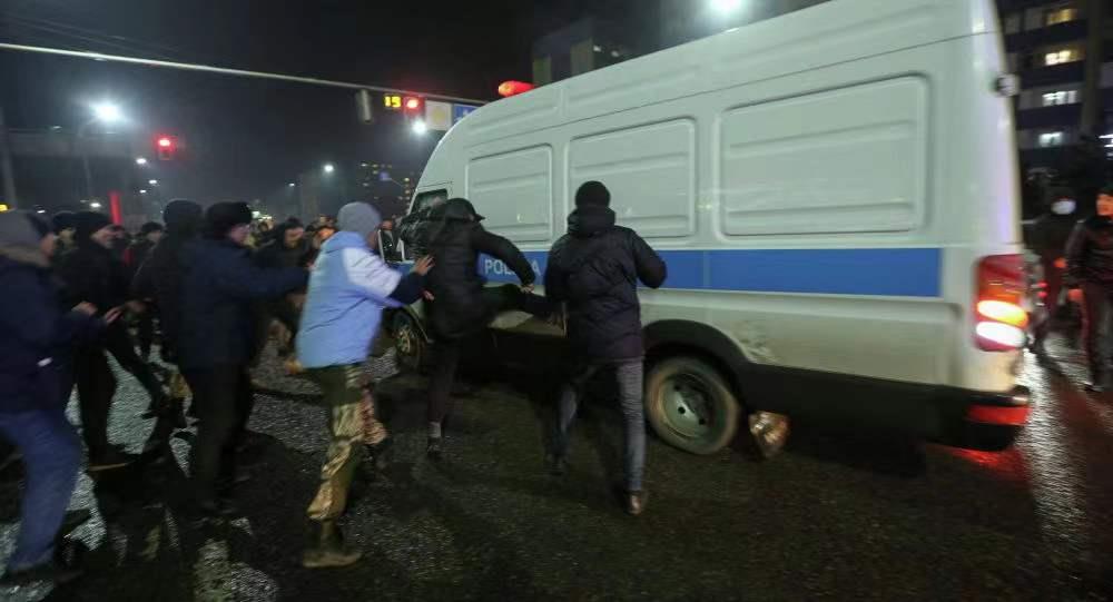 持续更新丨​​​​​​​哈萨克斯坦内务部：394名国民警卫队成员在骚乱中受伤