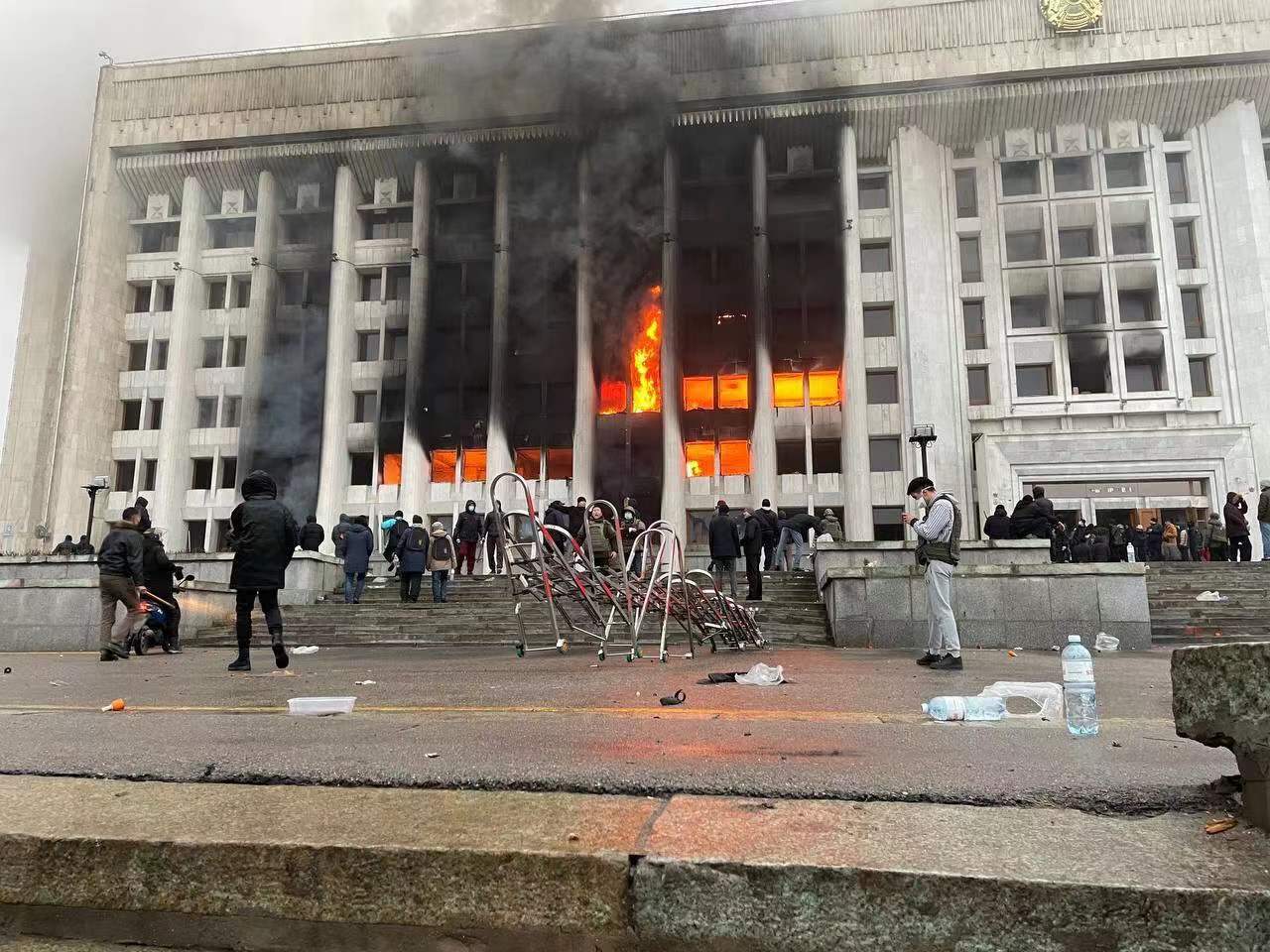 持续更新丨​​​​​​​哈萨克斯坦内务部：394名国民警卫队成员在骚乱中受伤