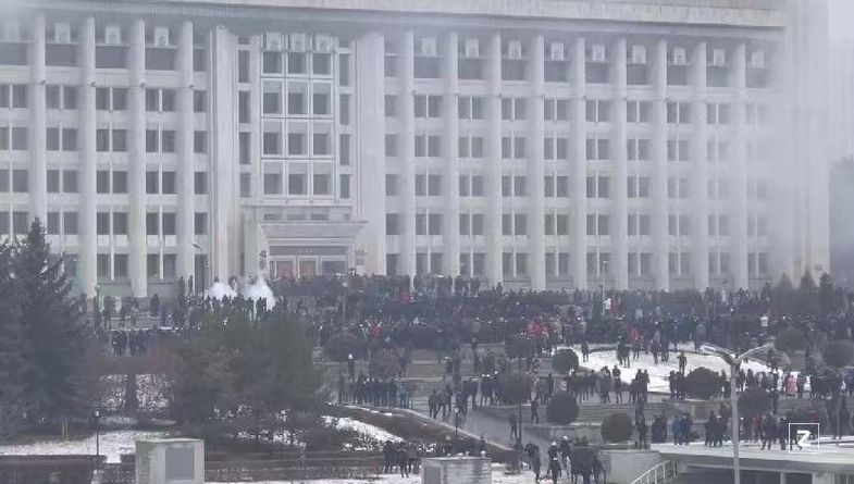 持续更新丨​​​​​​​哈萨克斯坦内务部：394名国民警卫队成员在骚乱中受伤
