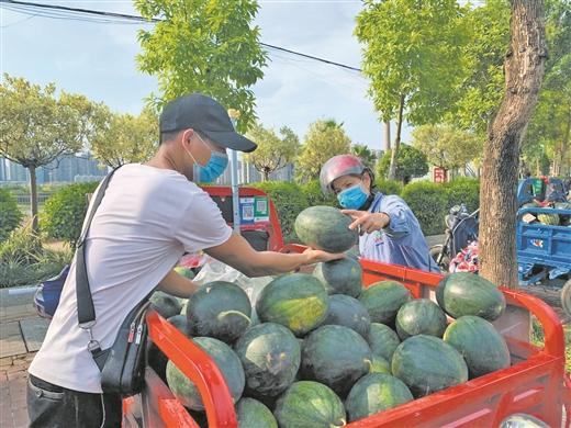 南宁盘活“地摊经济” 鼓励每个城区、开发区开辟3个以上马路市场