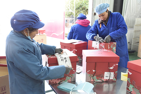 帮扶结硕果 广元青川50万元优质特色农产品发往成都_fororder_农产品打包现场
