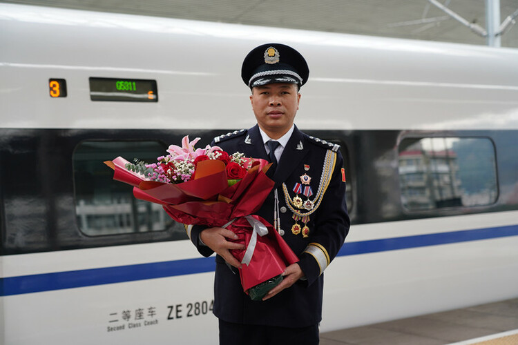 “公安楷模”杨仁德：仁心铁警 德行八方_fororder_1