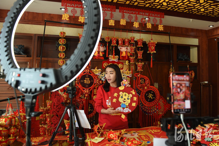 河北南宫：毛毡饰品迎新年