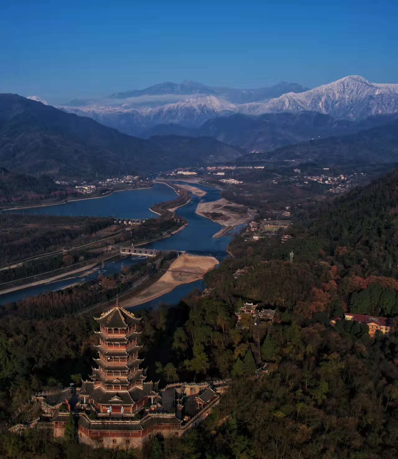 （转载）这里是都江堰，离雪山最近的公园城市！
