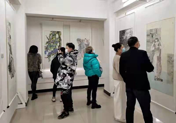 眉山市东坡区举办2022年迎春美术作品展_fororder_观展现场-供图-东坡区委宣传部