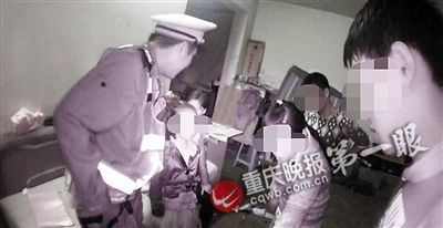 7岁女儿为让爸爸回家 打电话称要被妈妈打死了