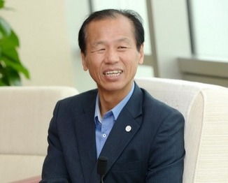 韩国江原道知事崔文洵：