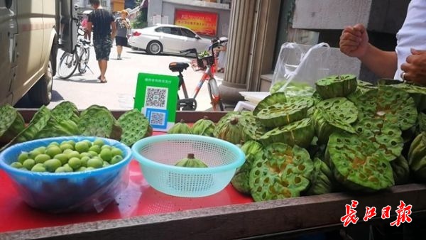 新鲜莲子为何只扎堆街头？莲产业中的“抢鲜”生意商家做不起