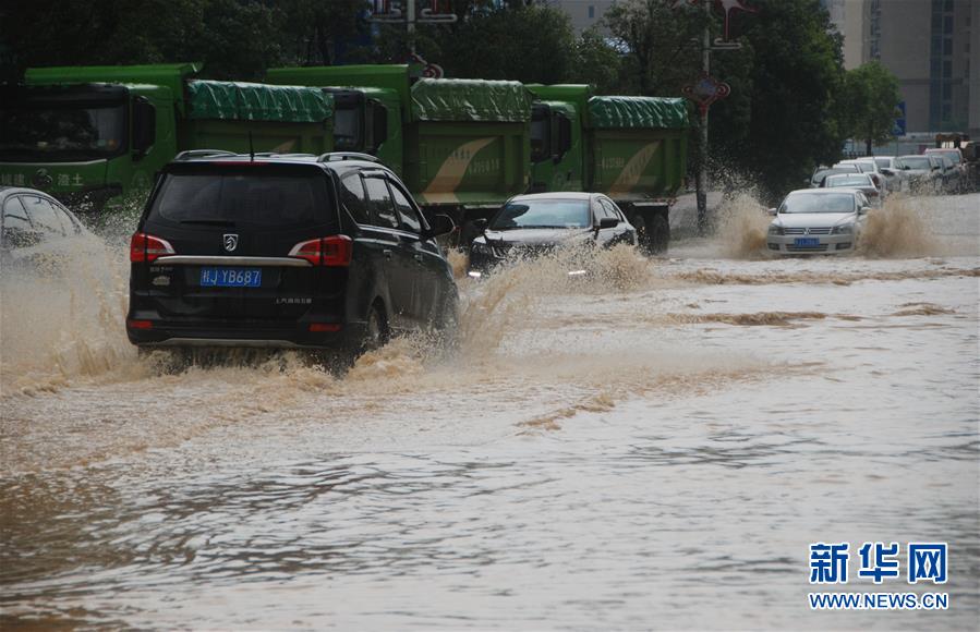 广西贺州遭遇暴雨袭击