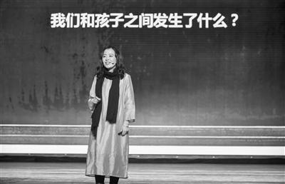 【社会 文字列表】石市举行“爱要让你知道”公益讲座