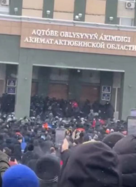 持续更新丨​​​​​​​哈萨克斯坦内务部：394名国民警卫队成员在骚乱中受伤