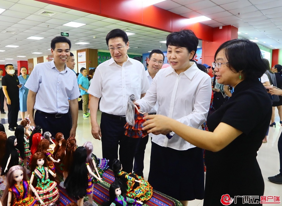 千名记者一线行大型主题采访活动正式启动(组图)