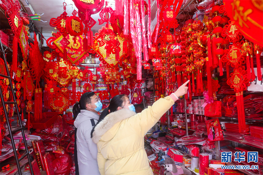 河南信阳：买年货 过大年